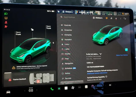 2024 Tesla Model Y z USA, uszkodzony, nr VIN 7SAYGAEE5RF116661